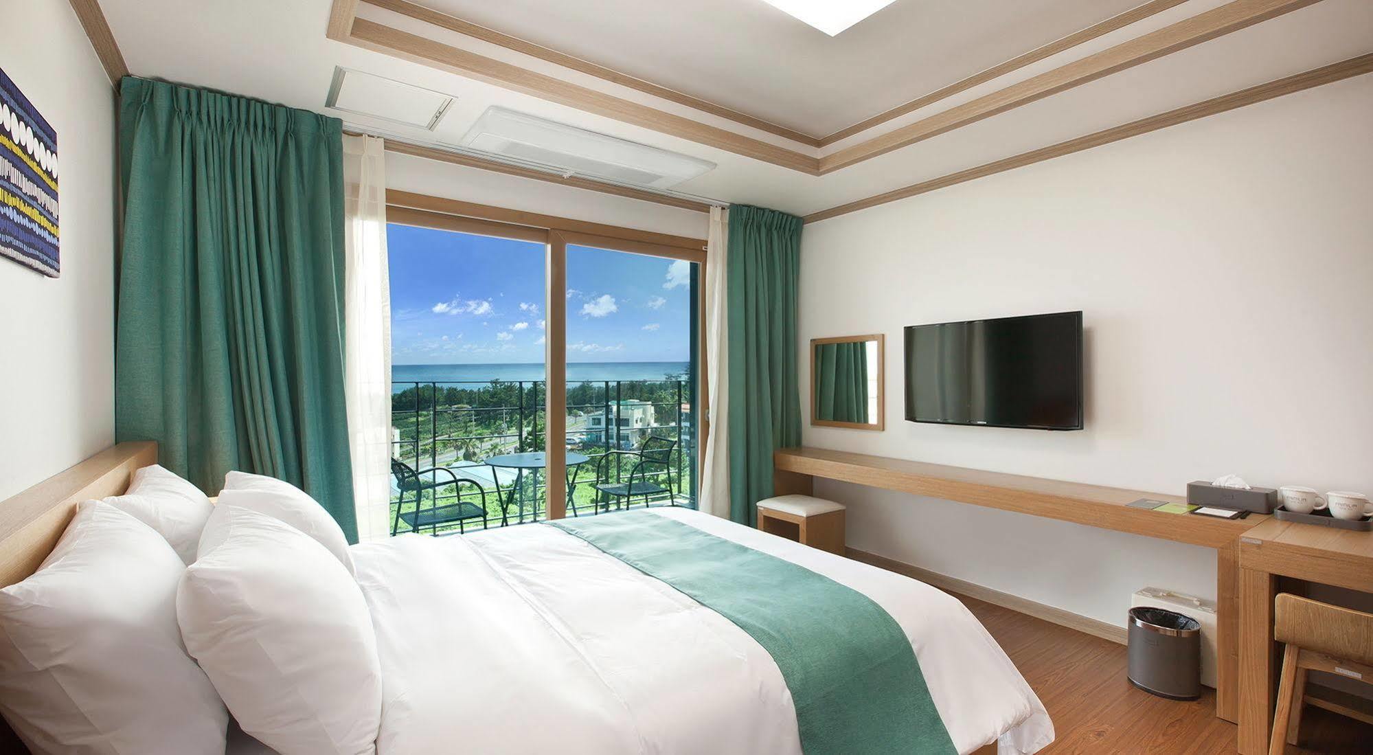 Familia Hotel Seogwipo Exterior photo